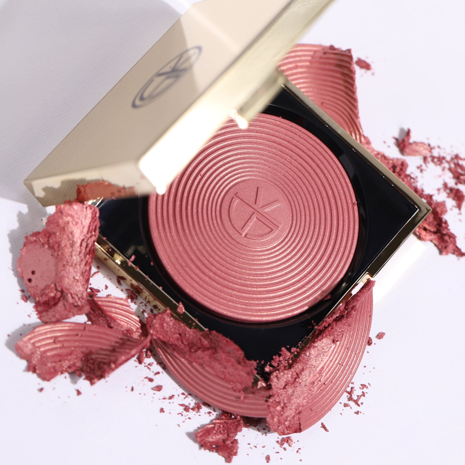 Glimmer Glow Blush - Pink Cosmo: Highlighter and blush combo, Champagne-kissed glow, Lightweight, Buildable coverage, Radiant finish, Dewy finish, Long-lasting, Weightless texture, Exceptional grip, Flawless application, Day-to-night wear