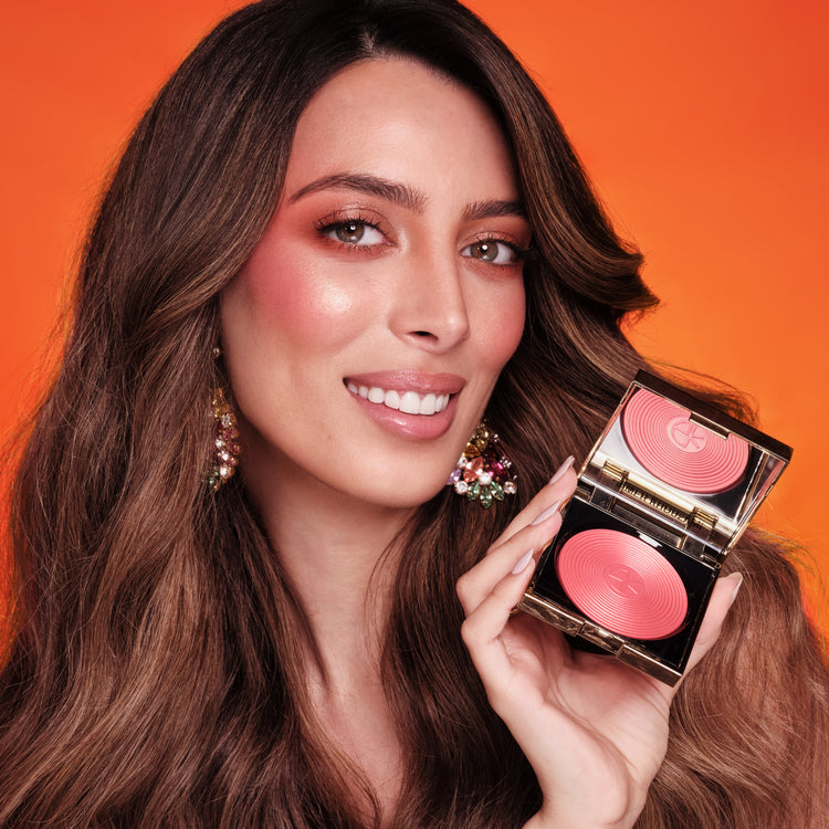 Glimmer Glow Blush - Peach Punch: Highlighter and blush combo, Champagne-kissed glow, Lightweight, Buildable coverage, Radiant finish, Dewy finish, Long-lasting, Weightless texture, Exceptional grip, Flawless application, Day-to-night wear