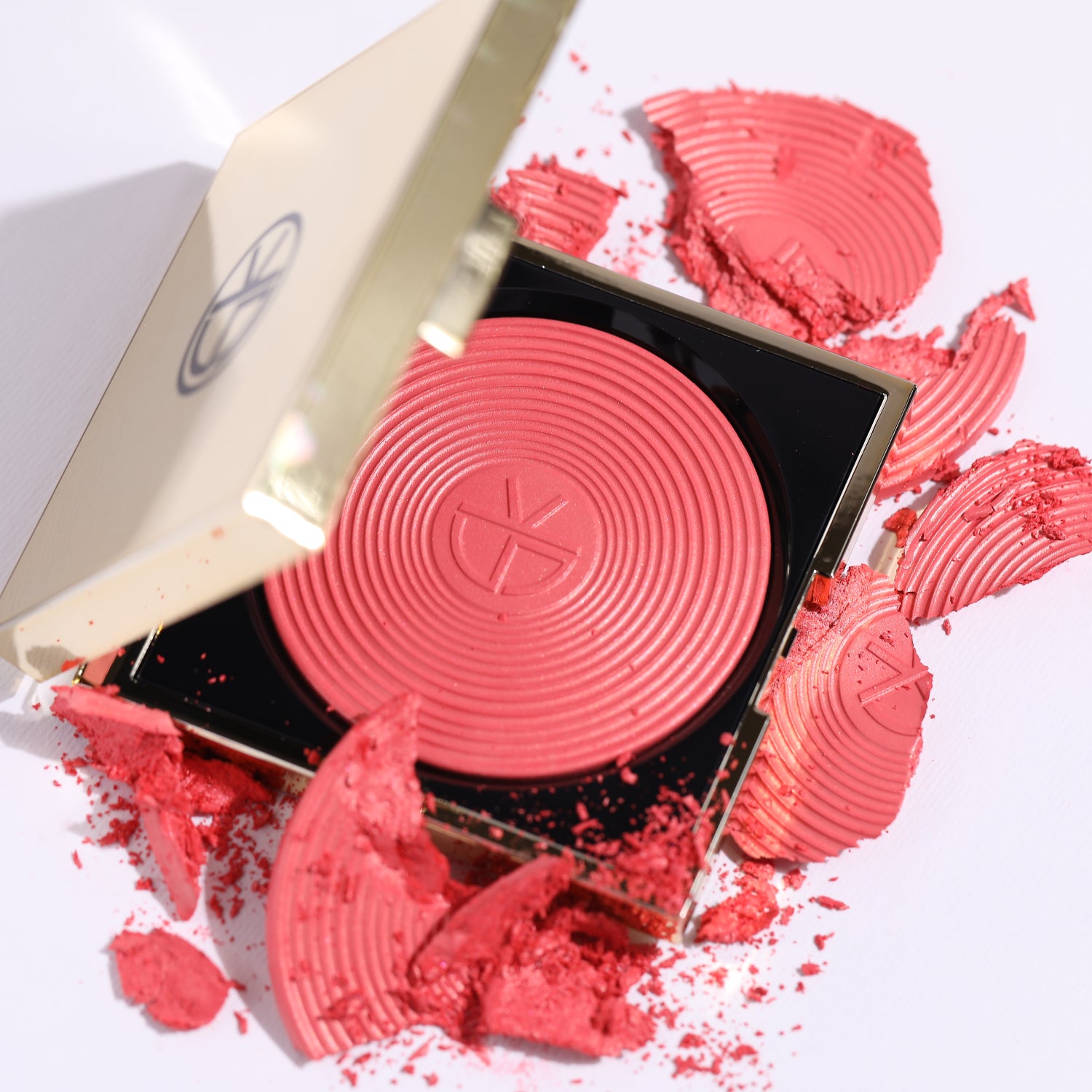 Glimmer Glow Blush - Peach Punch: Highlighter and blush combo, Champagne-kissed glow, Lightweight, Buildable coverage, Radiant finish, Dewy finish, Long-lasting, Weightless texture, Exceptional grip, Flawless application, Day-to-night wear